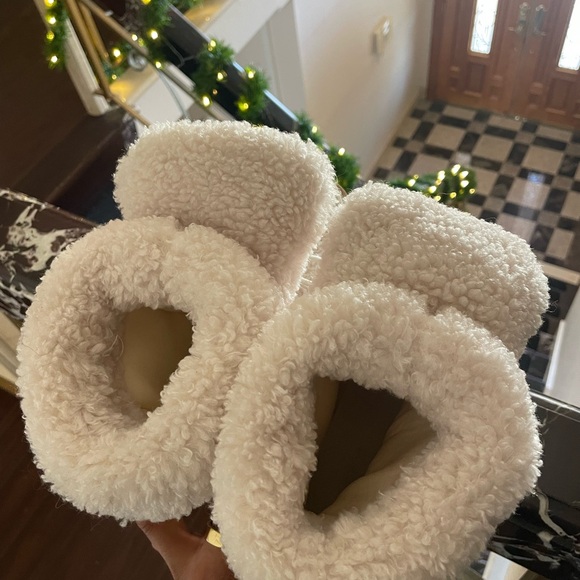 Forever21 Mickey Mouse shearling winter snow boots - Picture 3 of 9